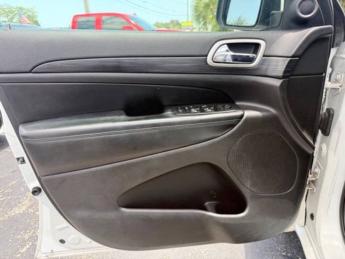 Used 2020 Jeep Grand Cherokee Altitude RWD image 8