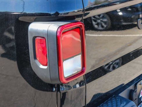 Used 2021 Jeep Gladiator Sport image 7