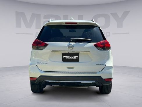 Used 2017 Nissan Rogue SV w/ SV Premium Package image 4