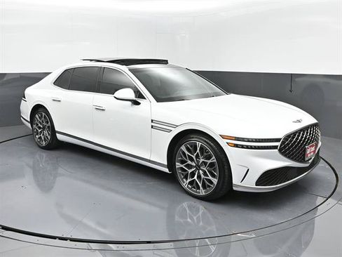 Used 2025 Genesis G90 3.5T AWD/4WD image 2