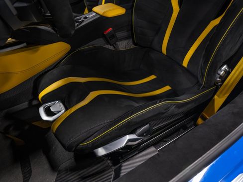 Used 2022 Lamborghini Huracan STO RWD image 40