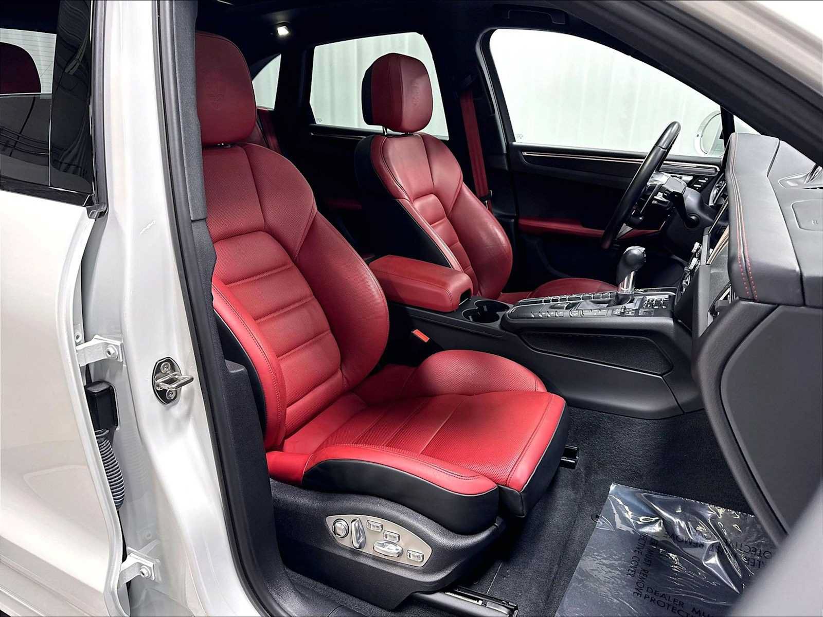 Used 2021 Porsche Macan GTS AWD/4WD image 30