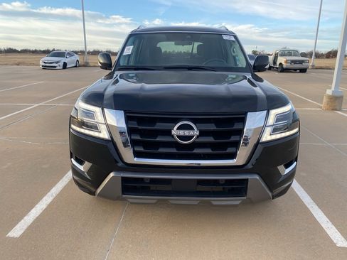 Used 2022 Nissan Armada SV image 2