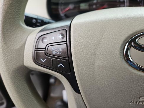 Used 2013 Toyota Sienna LE image 26