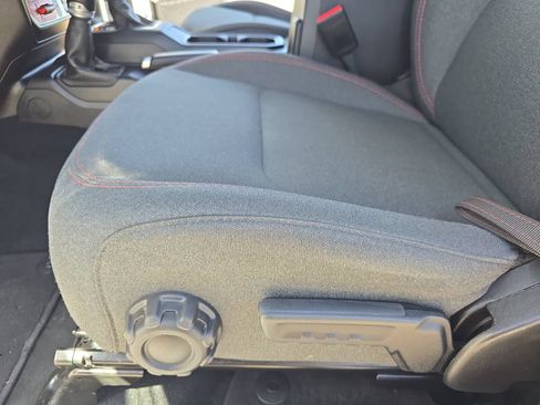 Used 2024 Jeep Wrangler Unlimited Rubicon AWD/4WD image 29