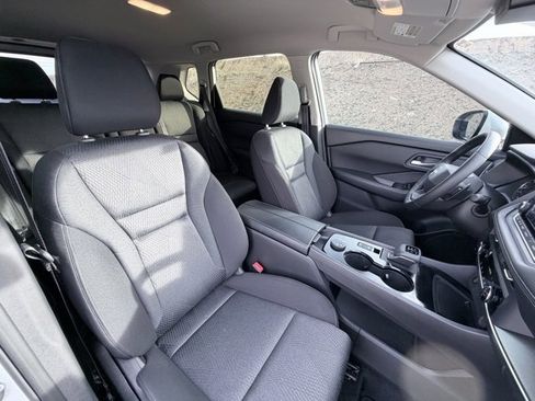 Certified 2025 Nissan Rogue SV image 30