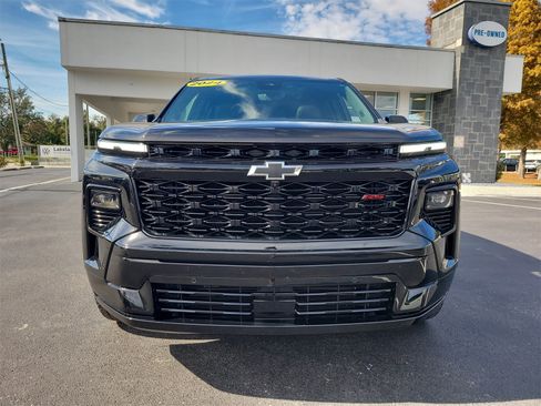 Used 2024 Chevrolet Traverse RS image 3