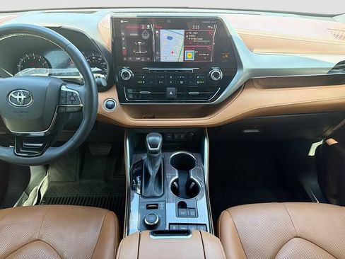 Used 2020 Toyota Highlander Platinum AWD/4WD image 19