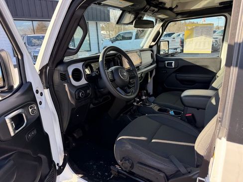 Used 2025 Jeep Wrangler Sport image 15