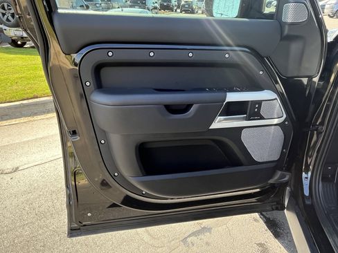 Used 2024 Land Rover Defender 130 S image 13