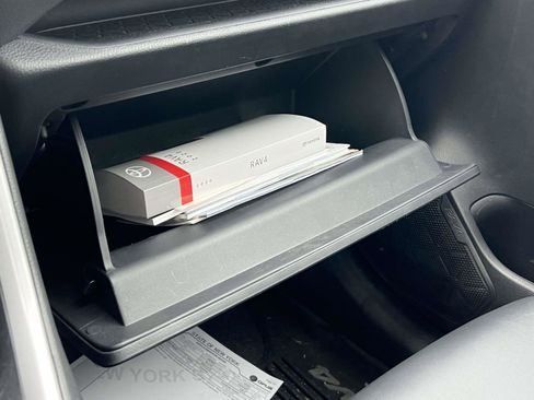 Used 2020 Toyota RAV4 XLE Premium image 35