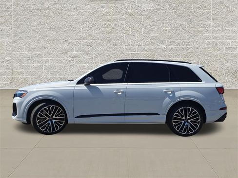 Used 2025 Audi SQ7 Prestige AWD/4WD image 4