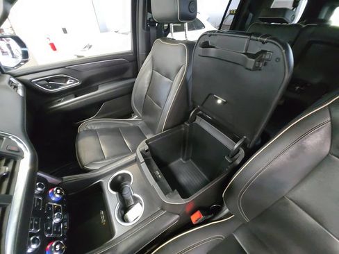 Used 2021 GMC Yukon XL SLT AWD/4WD image 30