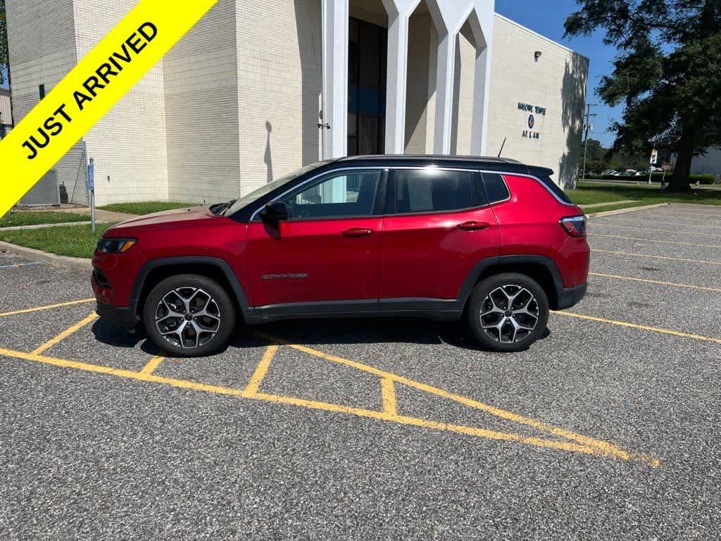 Used 2025 Jeep Compass Limited AWD/4WD image 2