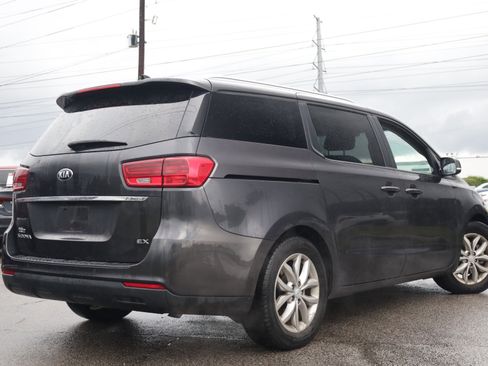 Used 2019 Kia Sedona EX FWD image 3