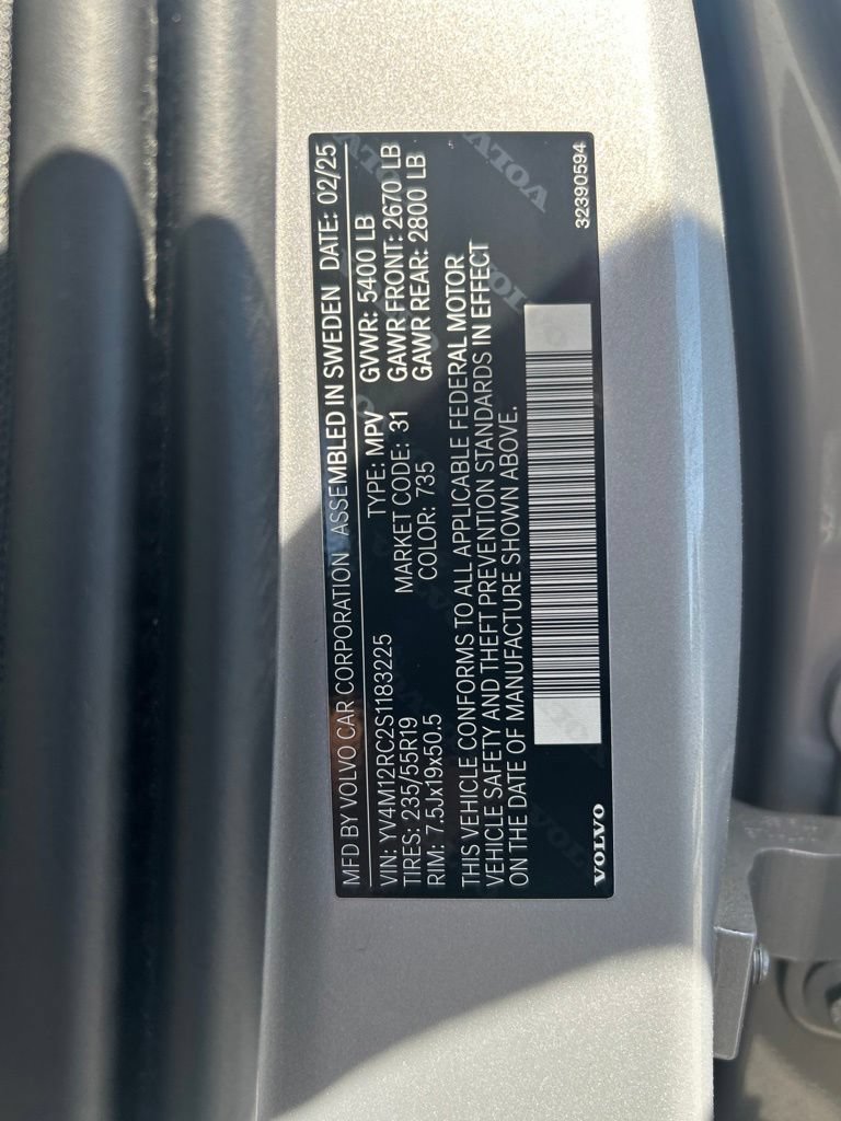 Certified 2025 Volvo XC60 B5 Plus AWD/4WD image 31