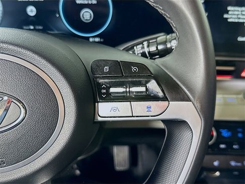 Used 2023 Hyundai Elantra Limited image 23