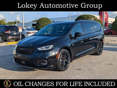 Used 2025 Chrysler Pacifica Limited