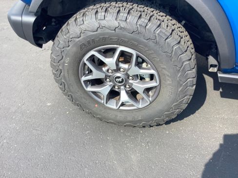 Used 2025 Ford Bronco Badlands AWD/4WD image 4