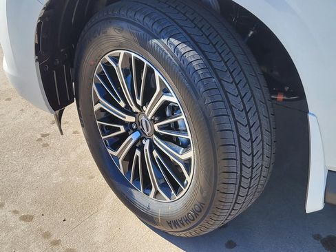 New 2026 Nissan Armada SL image 9