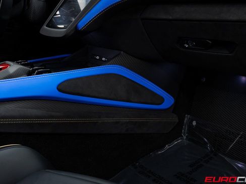 Used 2025 Lamborghini Revuelto image 41