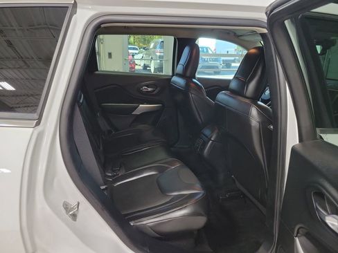 Used 2018 Jeep Cherokee Latitude Plus image 54