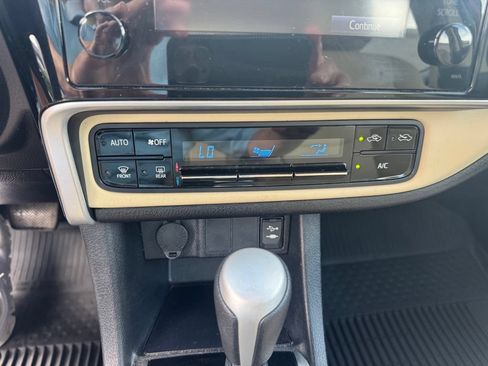 Used 2017 Toyota Corolla LE FWD image 12