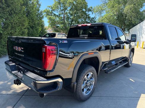 New 2026 GMC Sierra 2500 SLT w/ SLT Premium Package AWD/4WD image 32