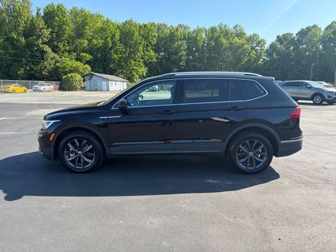 Used 2022 Volkswagen Tiguan SE AWD/4WD image 9
