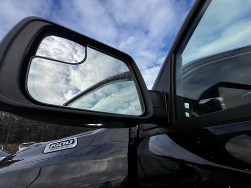 Used 2019 RAM 1500 Laramie image 13