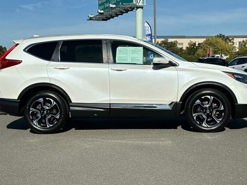 Used 2017 Honda CR-V Touring image 3
