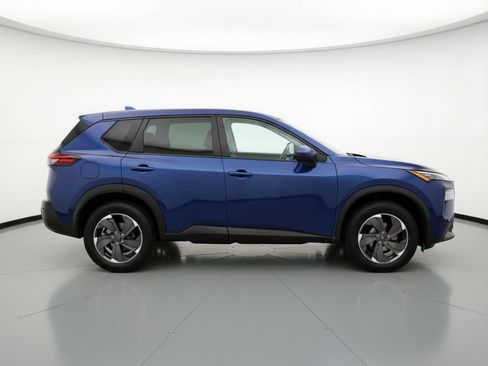 Used 2025 Nissan Rogue SV image 11
