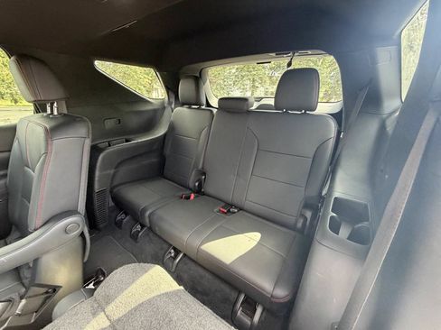 Used 2024 Chevrolet Traverse RS w/ LPO, Floor Liner Package AWD/4WD image 13