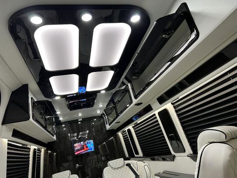 Used 2024 Mercedes-Benz Sprinter 3500 image 27