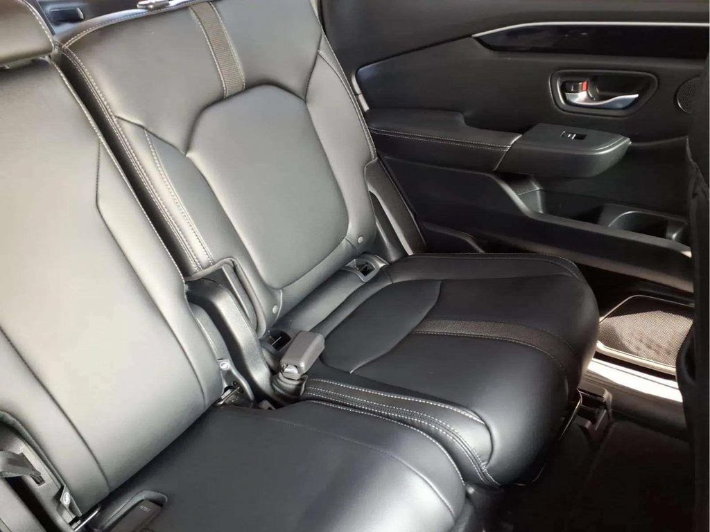 Used 2025 Honda Pilot Touring image 18