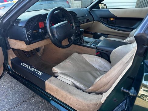 Used 1996 Chevrolet Corvette Coupe RWD image 22