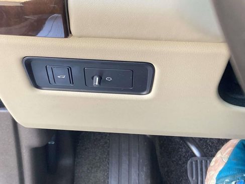 Used 2020 Land Rover Range Rover HSE image 19