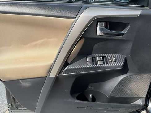 Used 2014 Toyota RAV4 XLE AWD/4WD image 35