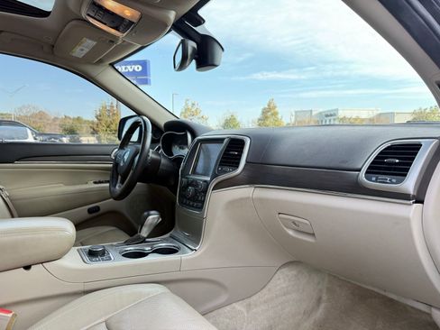 Used 2017 Jeep Grand Cherokee Overland image 27