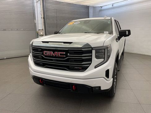 Used 2022 GMC Sierra 1500 AT4 w/ AT4 Premium Package image 3