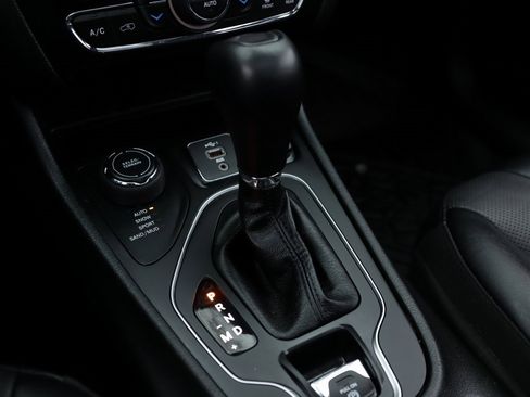 Used 2022 Jeep Cherokee Latitude Lux w/ Sun & Sound Group image 21