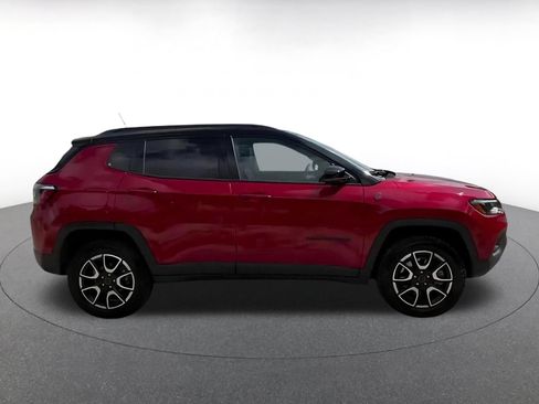 Used 2025 Jeep Compass Trailhawk AWD/4WD image 16