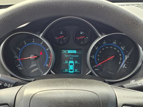 Used 2016 Chevrolet Cruze LT w/ Technology Package FWD image 20