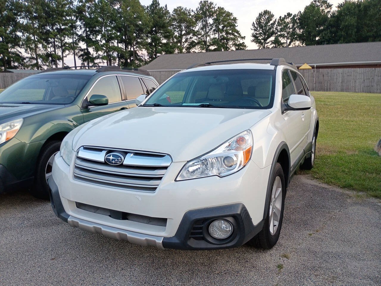 Used 2014 Subaru Outback 3.6R Limited AWD/4WD image 1