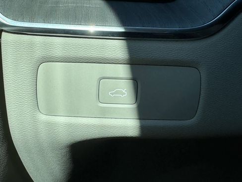 Used 2023 Volvo XC60 B5 Ultimate w/ Climate Package image 18