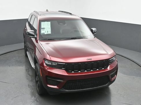Used 2024 Jeep Grand Cherokee Altitude AWD/4WD image 48