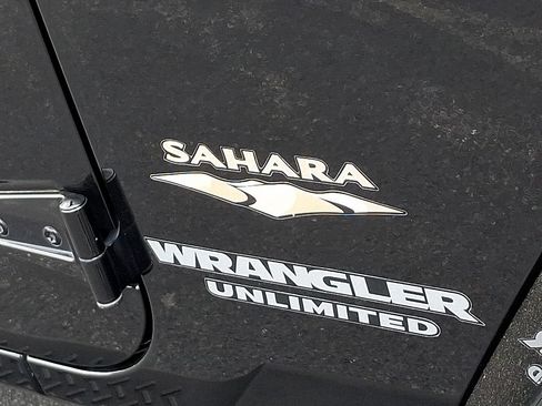 Used 2013 Jeep Wrangler Unlimited Sahara w/ Connectivity Group AWD/4WD image 31