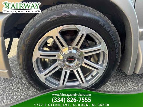 Used 2018 GMC Savana 2500 w/ Enhanced Convenience Package image 33