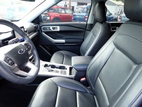 Used 2023 Ford Explorer XLT w/ Equipment Group 202A image 11