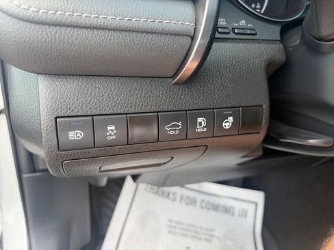 Used 2023 Toyota Camry SE w/ Cold Weather Package FWD image 34